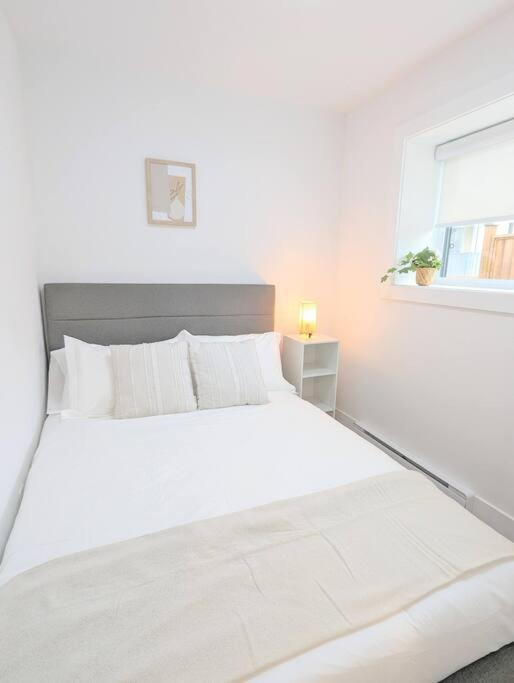 Centrally Located, Modern, 2 Bedroom Home Vancouver Exterior foto