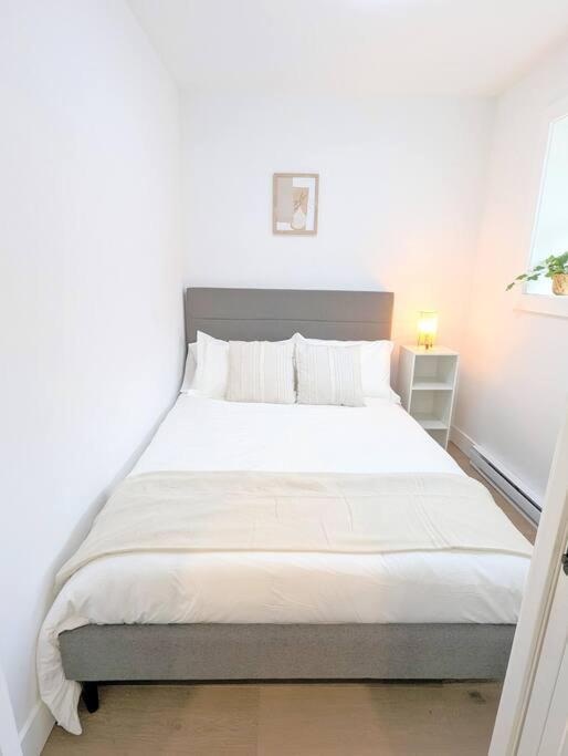 Centrally Located, Modern, 2 Bedroom Home Vancouver Exterior foto